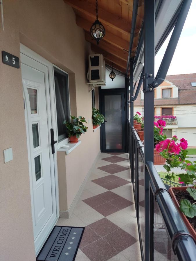 Apartmani Sladjana Novi Sad Eksteriør billede